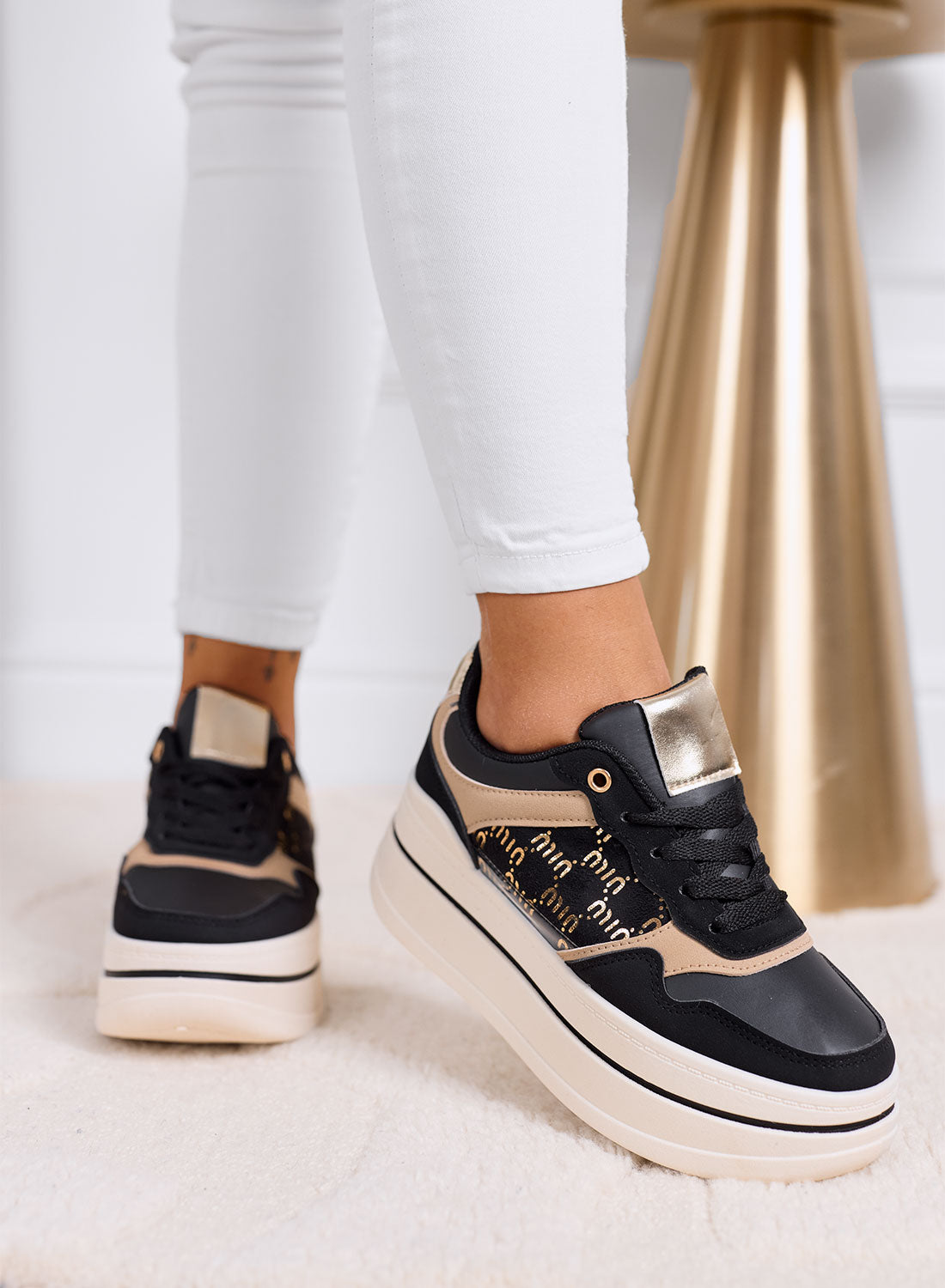 LOREDANA - Sneakers nere con dettagli oro e maxi suola platform