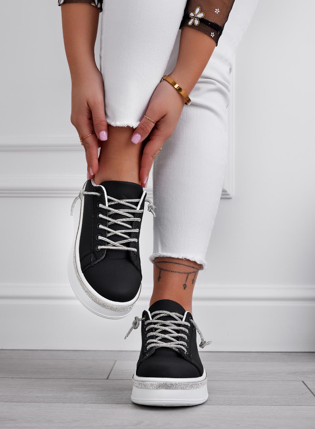 FRANKIE - Sneakers nere con lacci gioiello argento