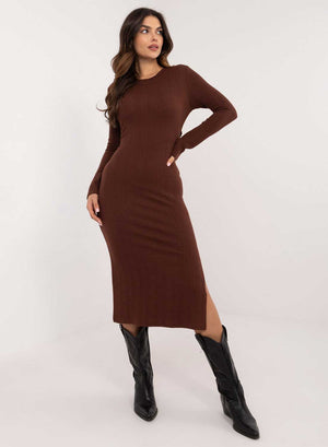 Brown ribbed midi dress with side slit