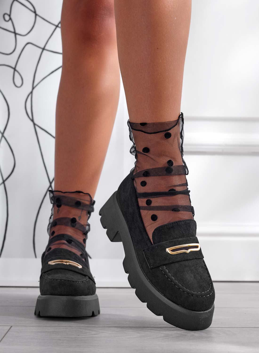 SIBARI - Mocassins noirs en daim avec plaque dorée