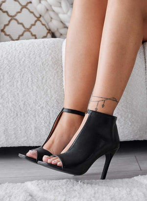 NEDAN - Black heeled sandals with inner cut-out and heel