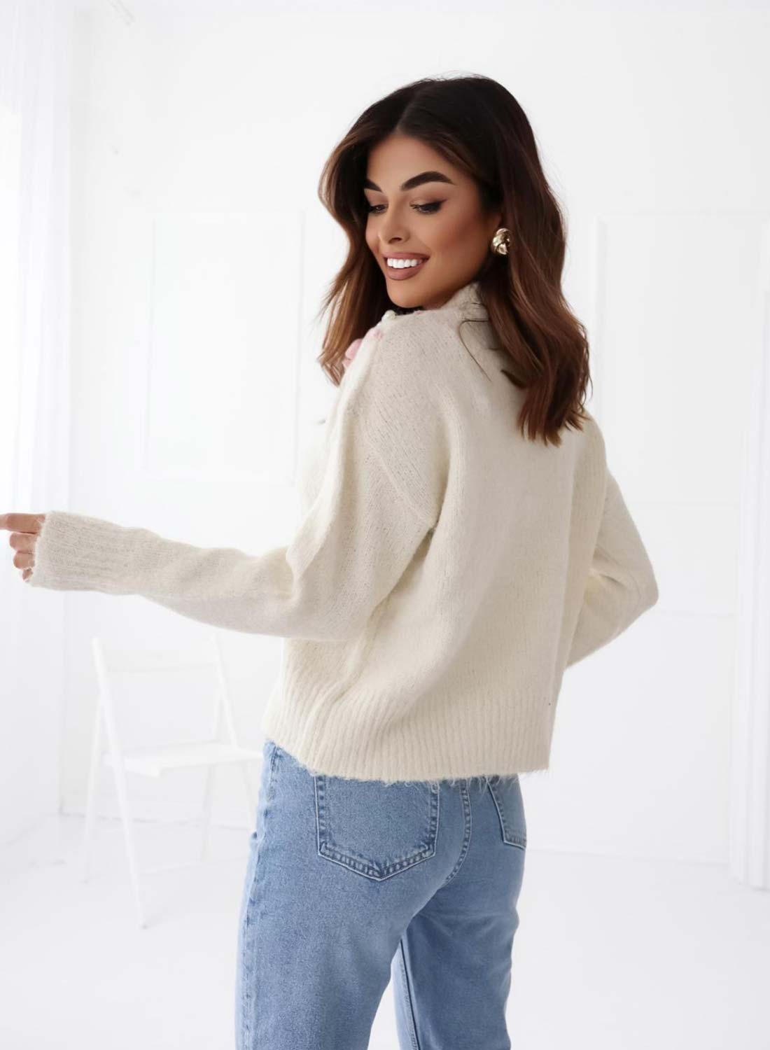 Beige sweater with pearls and pink bows