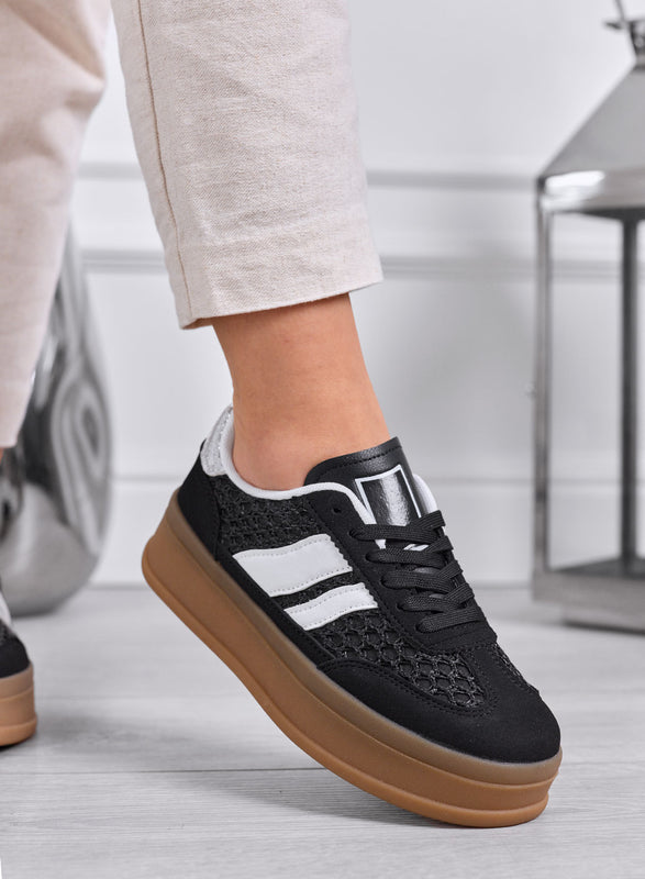 MARISOL - Zapatillas negras con detalles blancos y suela de goma