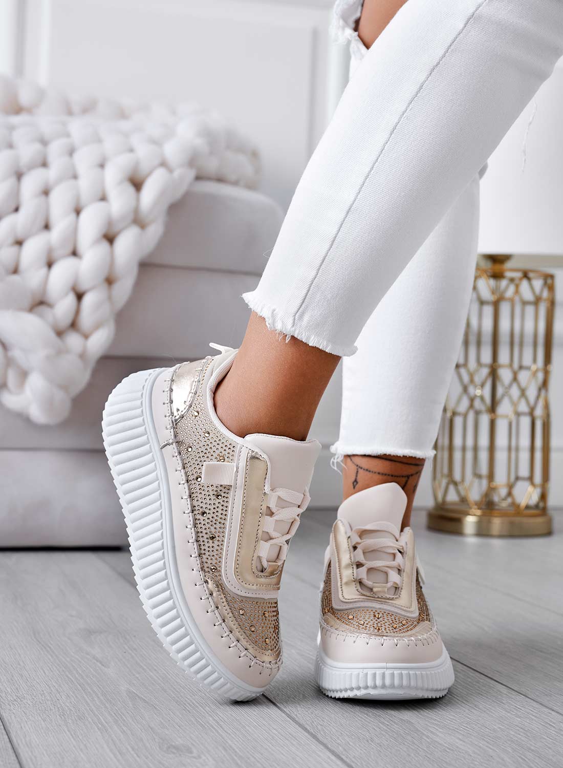 ANTONELLA - Sneakers beige con inserti e strass oro
