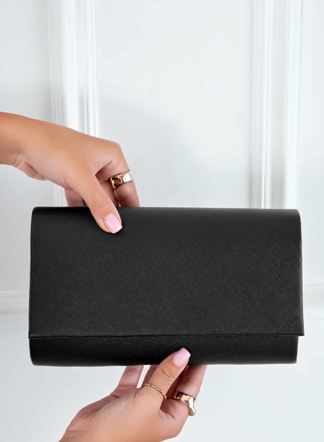 Black clutch bag B227