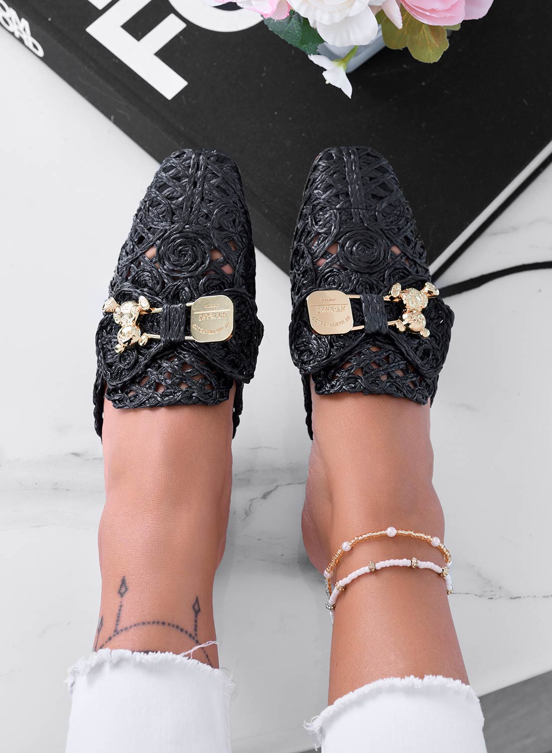 FIESTA - Espadrillas nere sabot ricamate con teddy oro