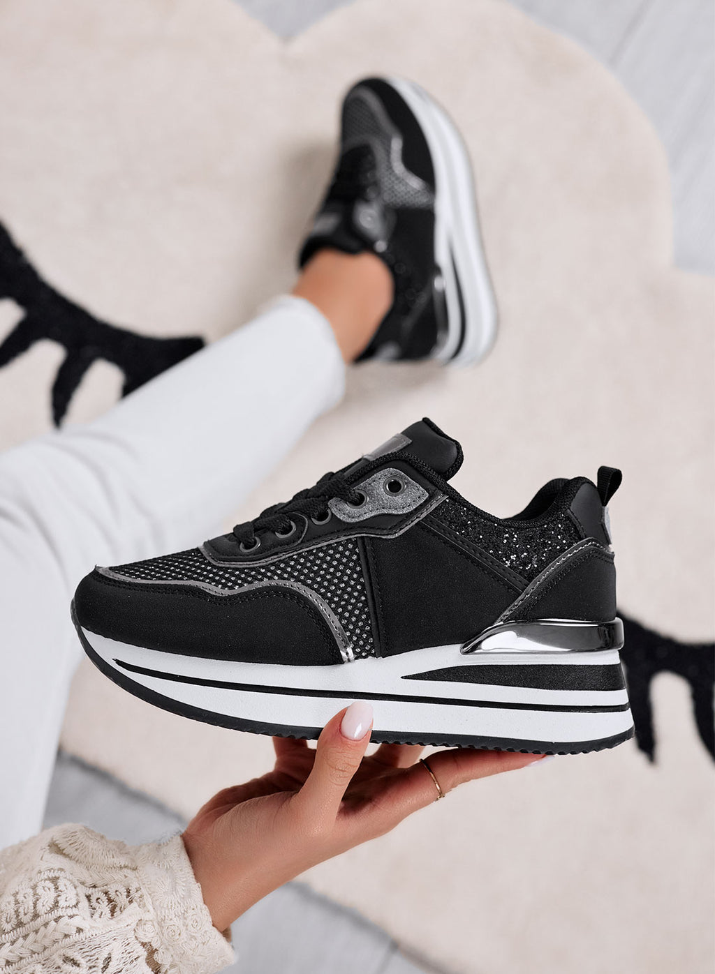 VALDA - Sneakers nere con suola spessa e inserti glitter