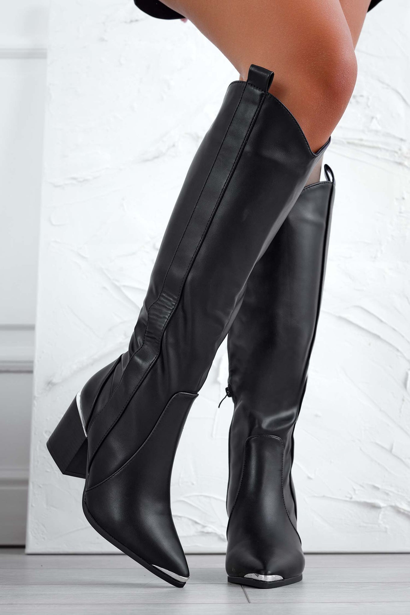 Black camperos boots with faux wood heel