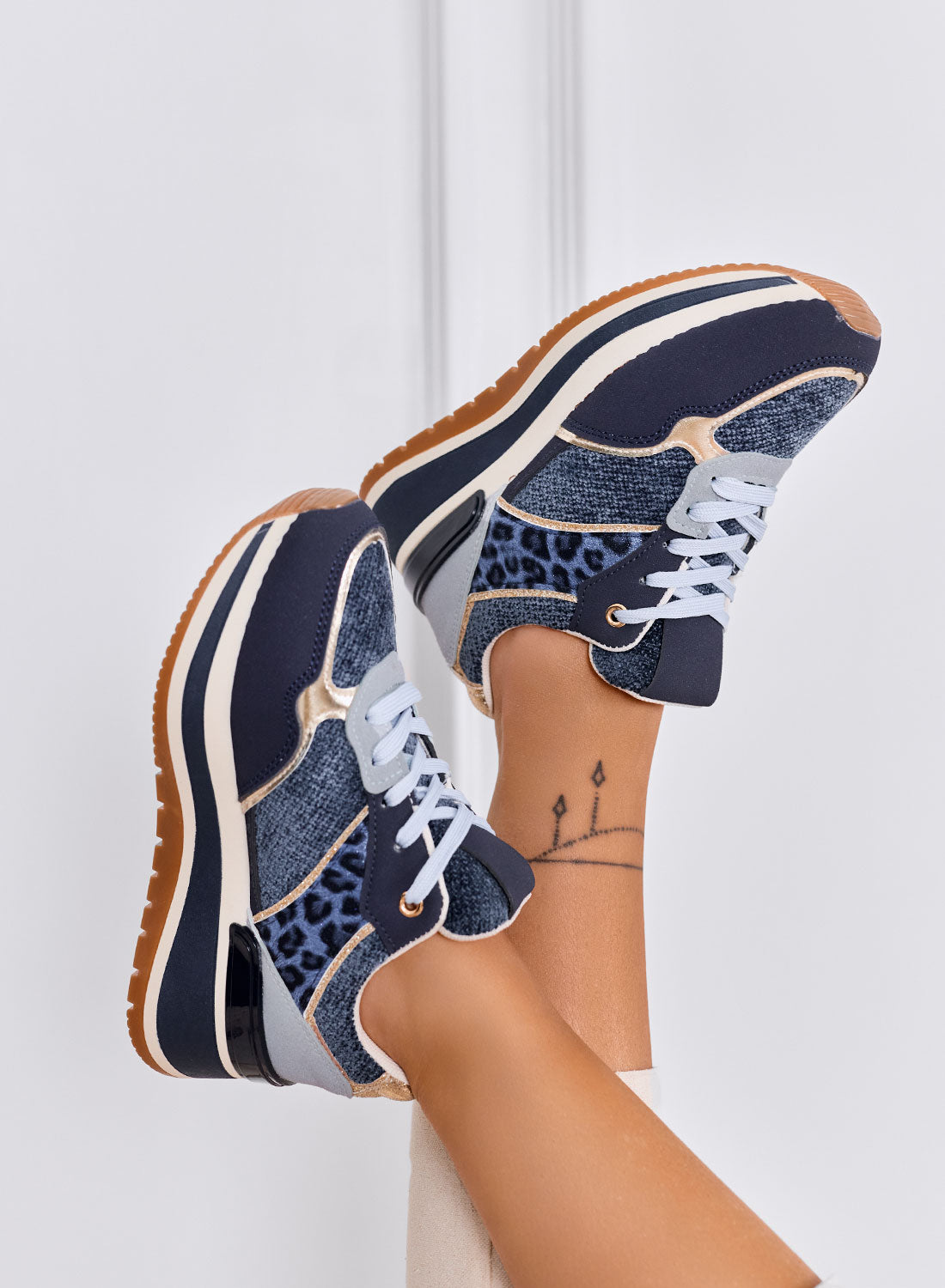 ATENE - Sneakers blu con dettagli animalier e suola alta