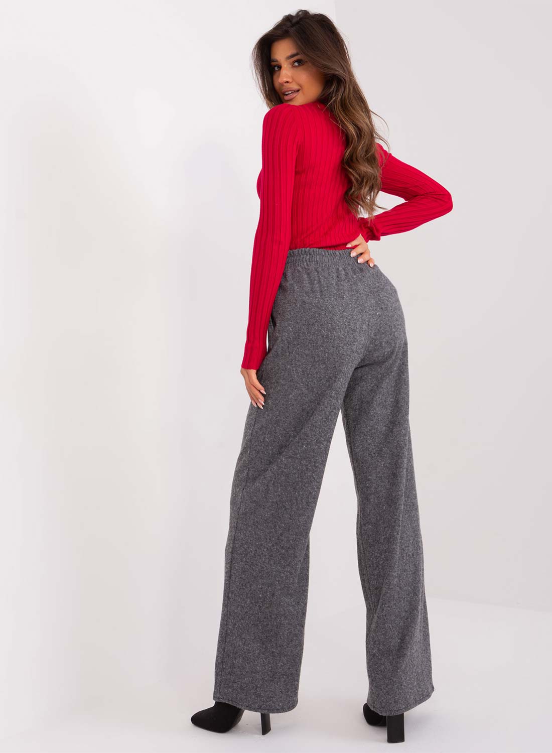 Gray pants with elastic and drawstring waist