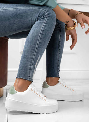 CARRY - White sneakers with gold details and green back