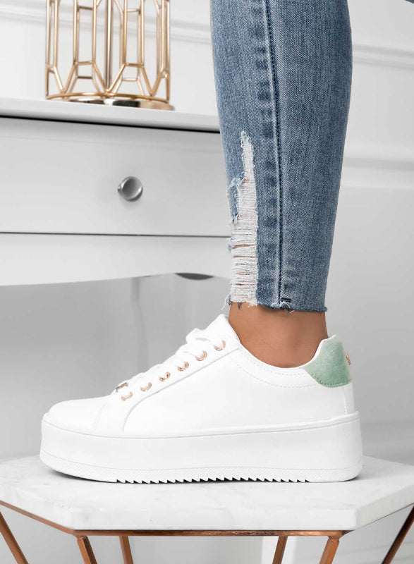 CARRY - Sneakers bianche con rifiniture oro e retro verde