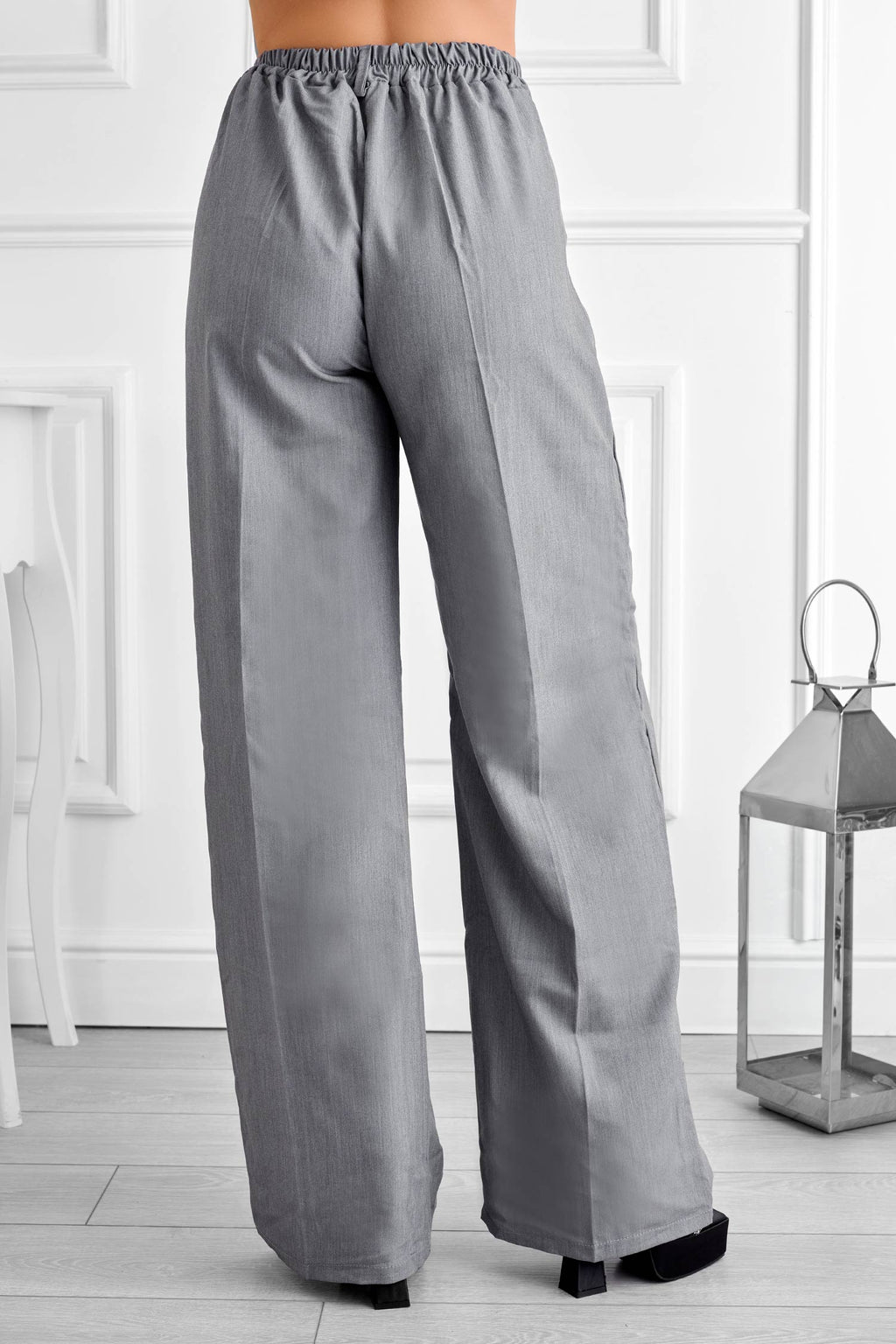 Pantalone grigio a palazzo