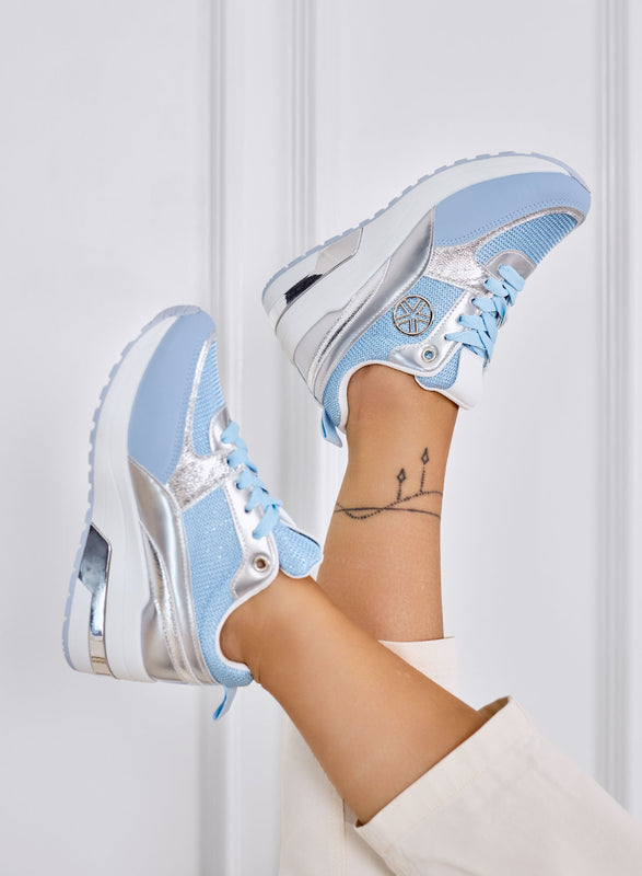 ROMILDA - Sneakers azzurre con dettagli oro e suola platform