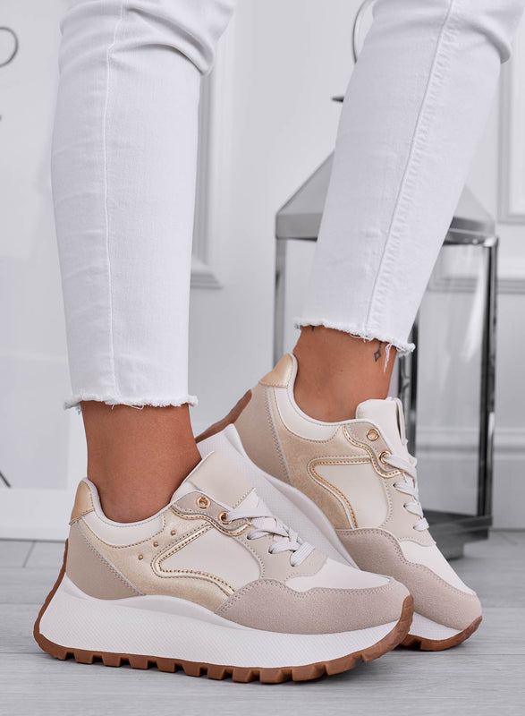 CARLA - Sneakers beige con borchie oro e suola alta