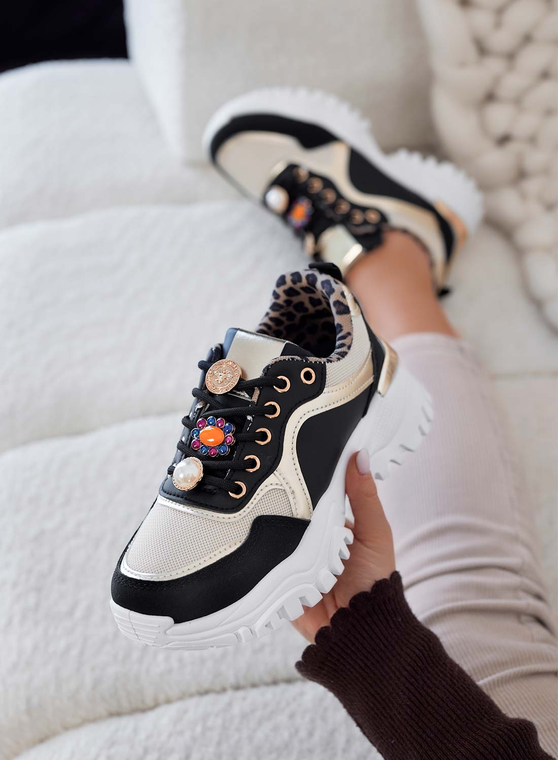 ADAMS - Sneakers donna nere con suola spessa e dettagli gioiello oro