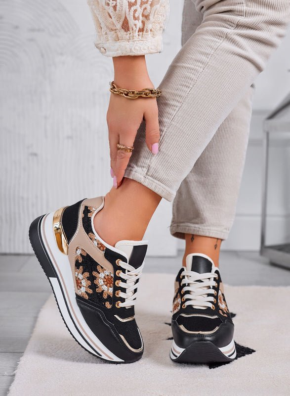 SUSY - Sneakers nere con inserti ricamati