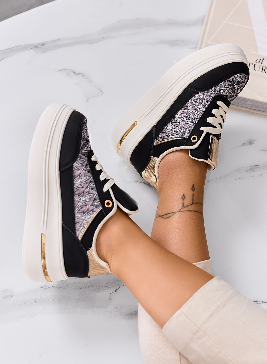 PRAGA - Sneakers nere platform con inserti in tessuto a fantasia