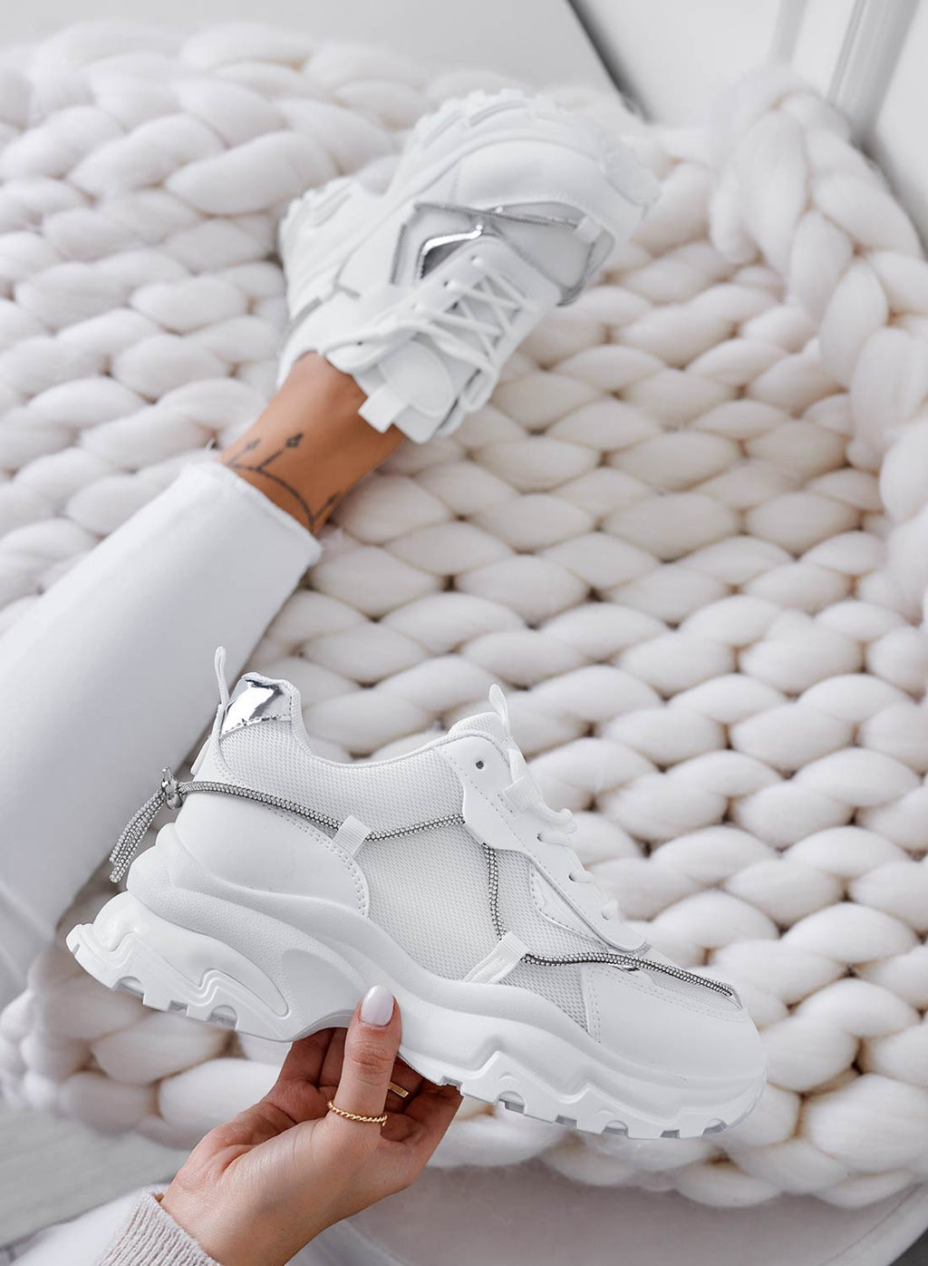 ROSANNA - Sneakers bianche con suola alta e strass