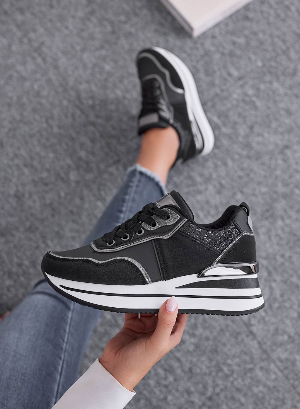 LIARS - Sneakers nere con glitter e zeppa