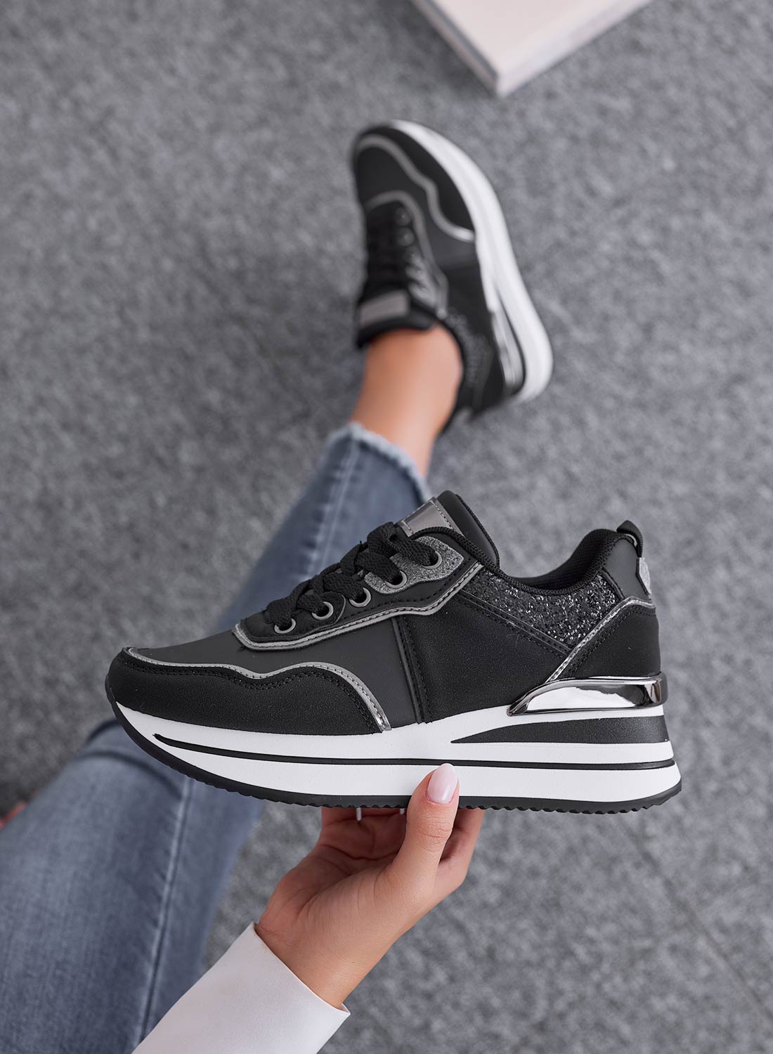 LIARS - Sneakers nere con glitter e zeppa