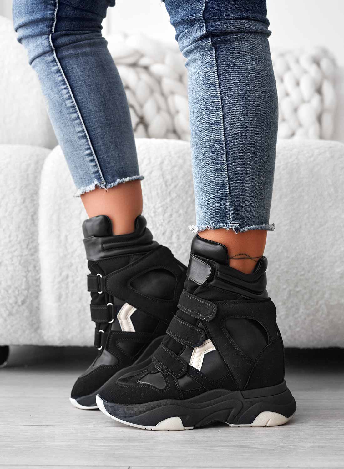 LAUREN - Baskets noires avec semelle compensée intérieure et scratchs