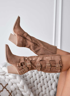 SERA - Brown perforated camper boots with gold buckles