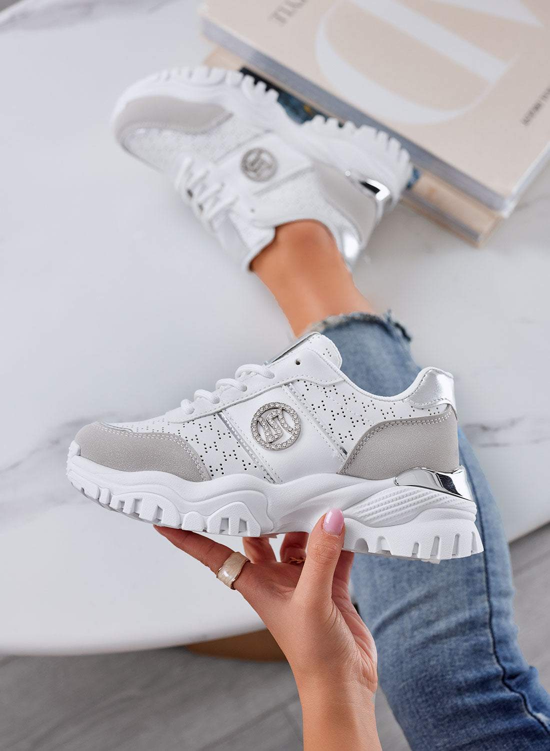 GRAZIA - Sneakers bianche traforate con applicazione gioiello