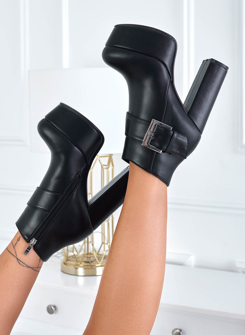 Bottines noires Alexoo avec boucle