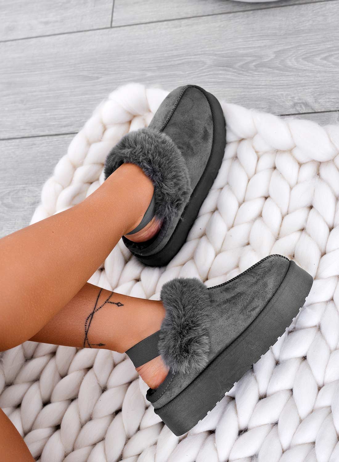 Pantoufles chaussons rembourrés avec élastique à l'arrière