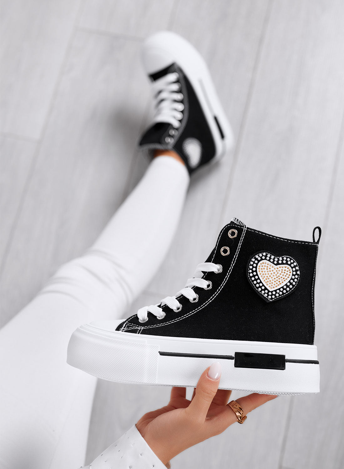 LARA - Black high-top sneakers with platform sole and heart applique
