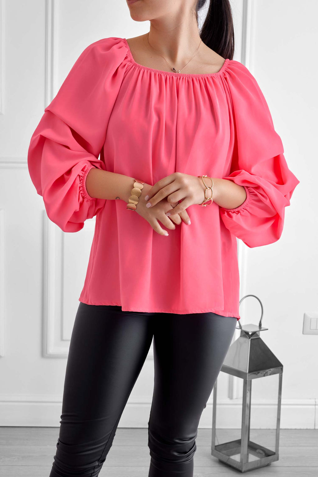 Blouse fuchsia fluo avec manches froncées