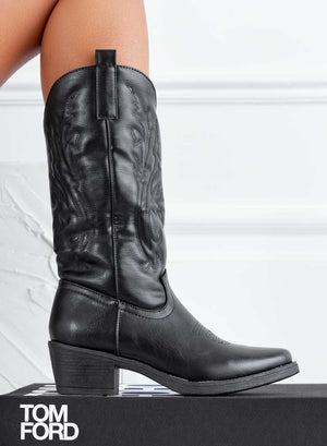 Black camperos boots with embossed embroidery