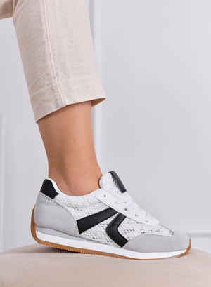 GIULIANA - Sneakers grigie con pizzo bianco e inserti neri