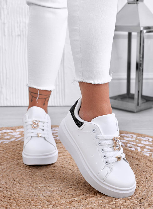 LAURA - Sneakers bianche con applicazione gioiello e retro nero in strass