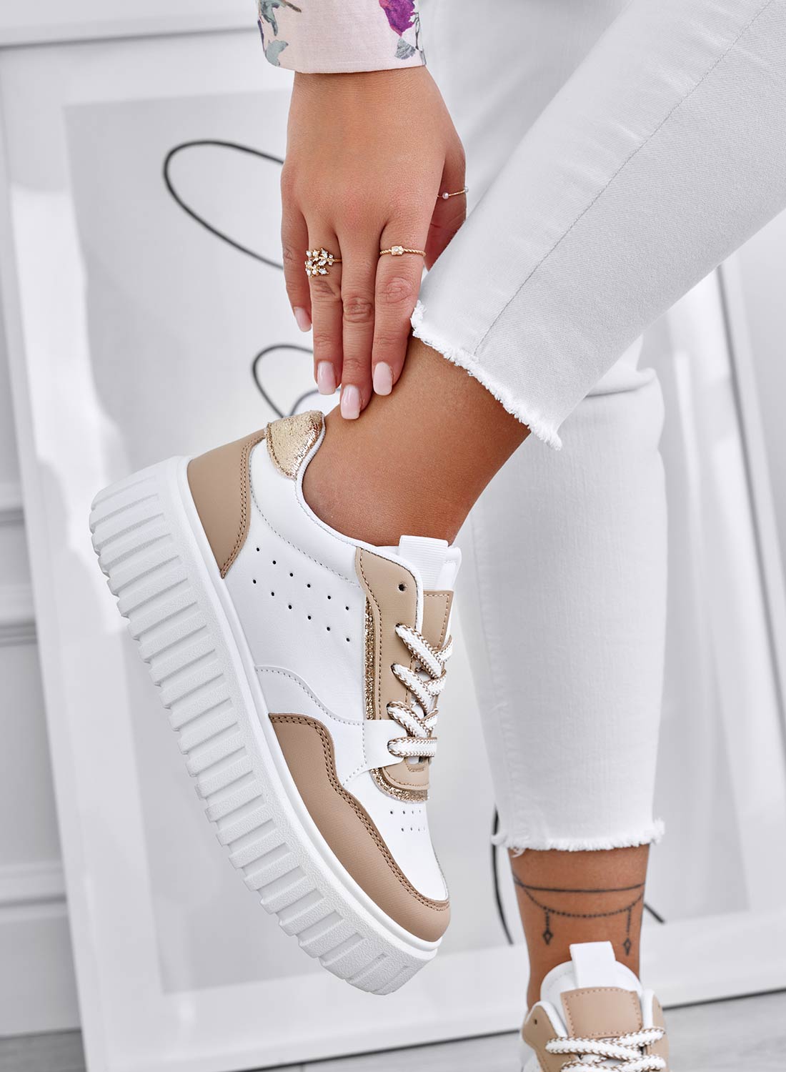 DAIANA - White sneakers with mud inserts and fabric laces