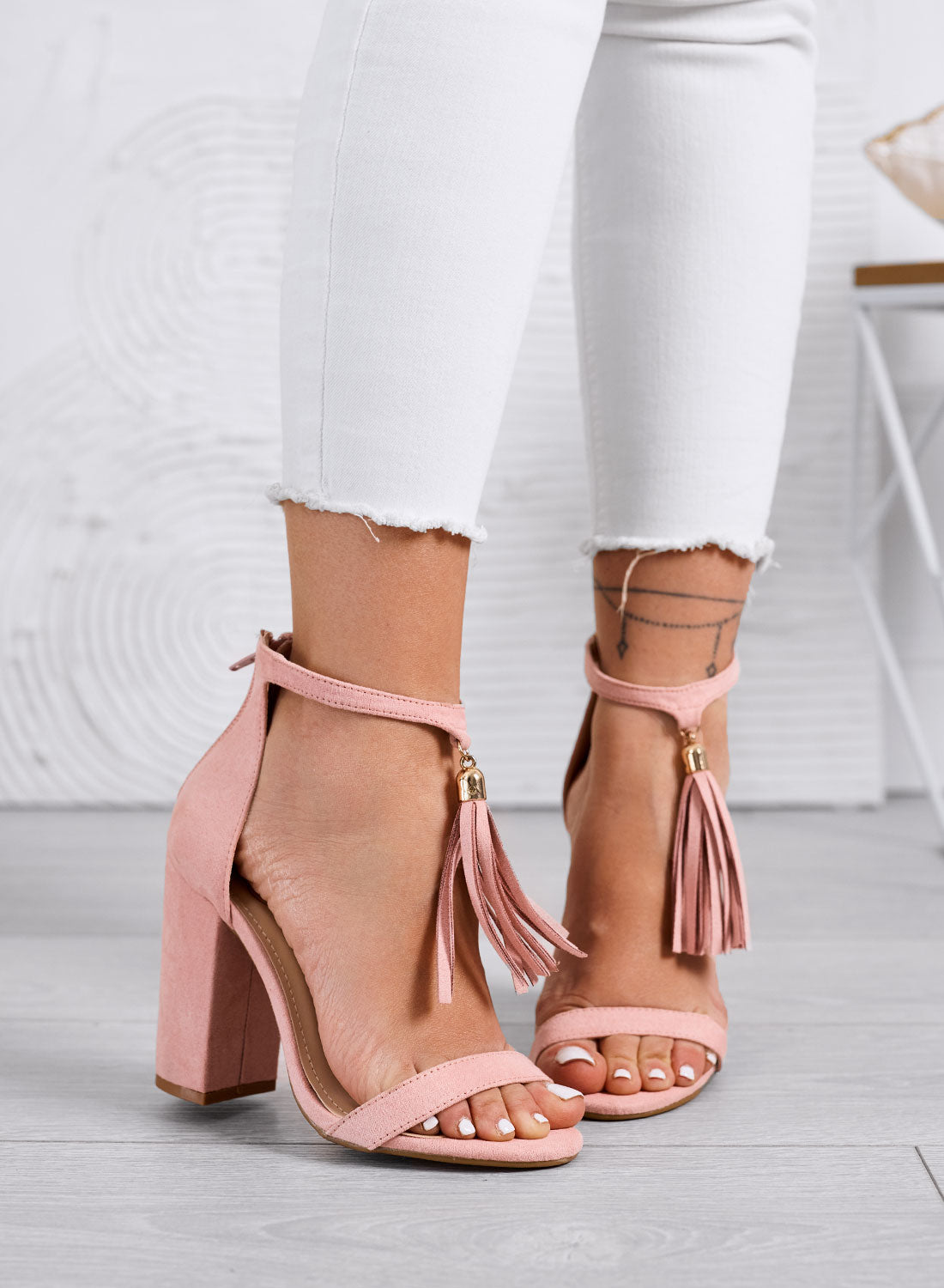 ZIVA - Pink sandals with block heel and dangling tassels