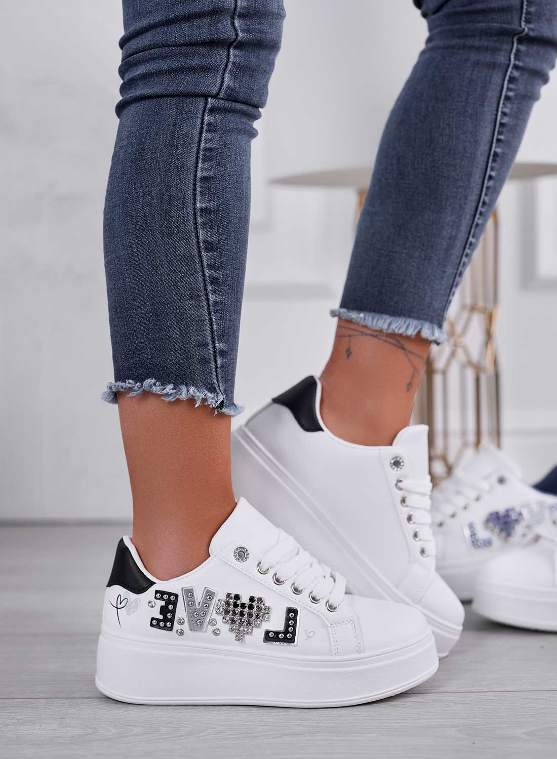 MIRTA - White sneakers with black heel and "love" inscription