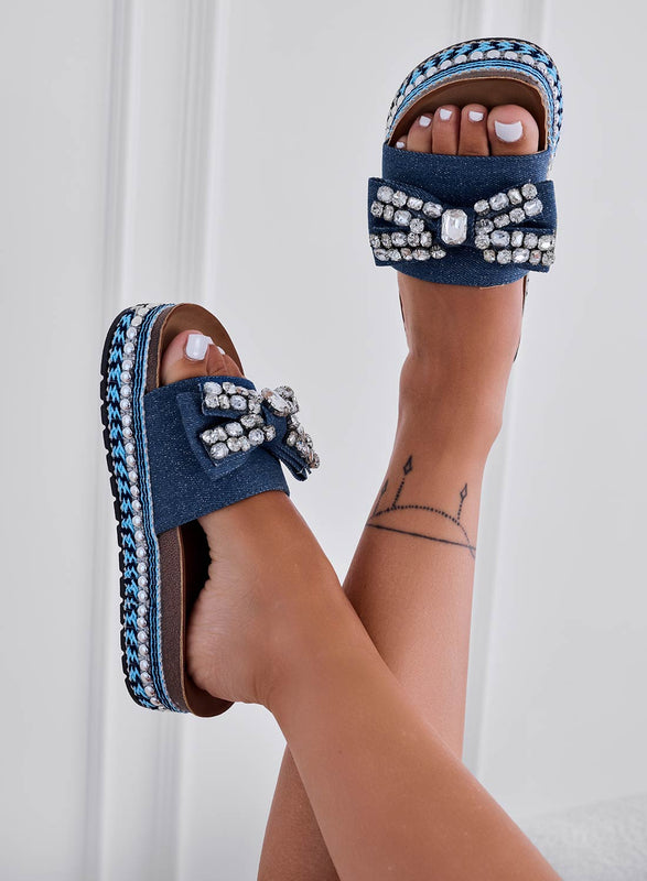 PIRA - Sandali platform in blu jeans con fiocco in strass