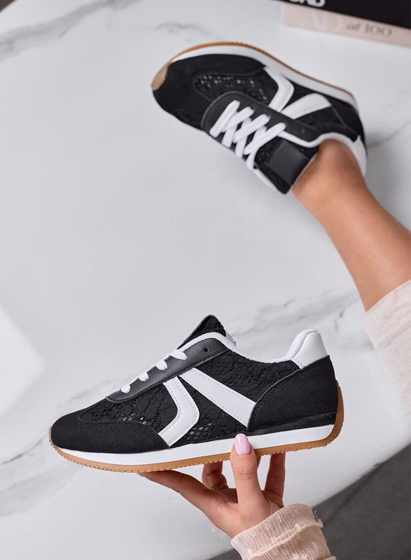 GIULIANA - Black sneakers with lace and white inserts
