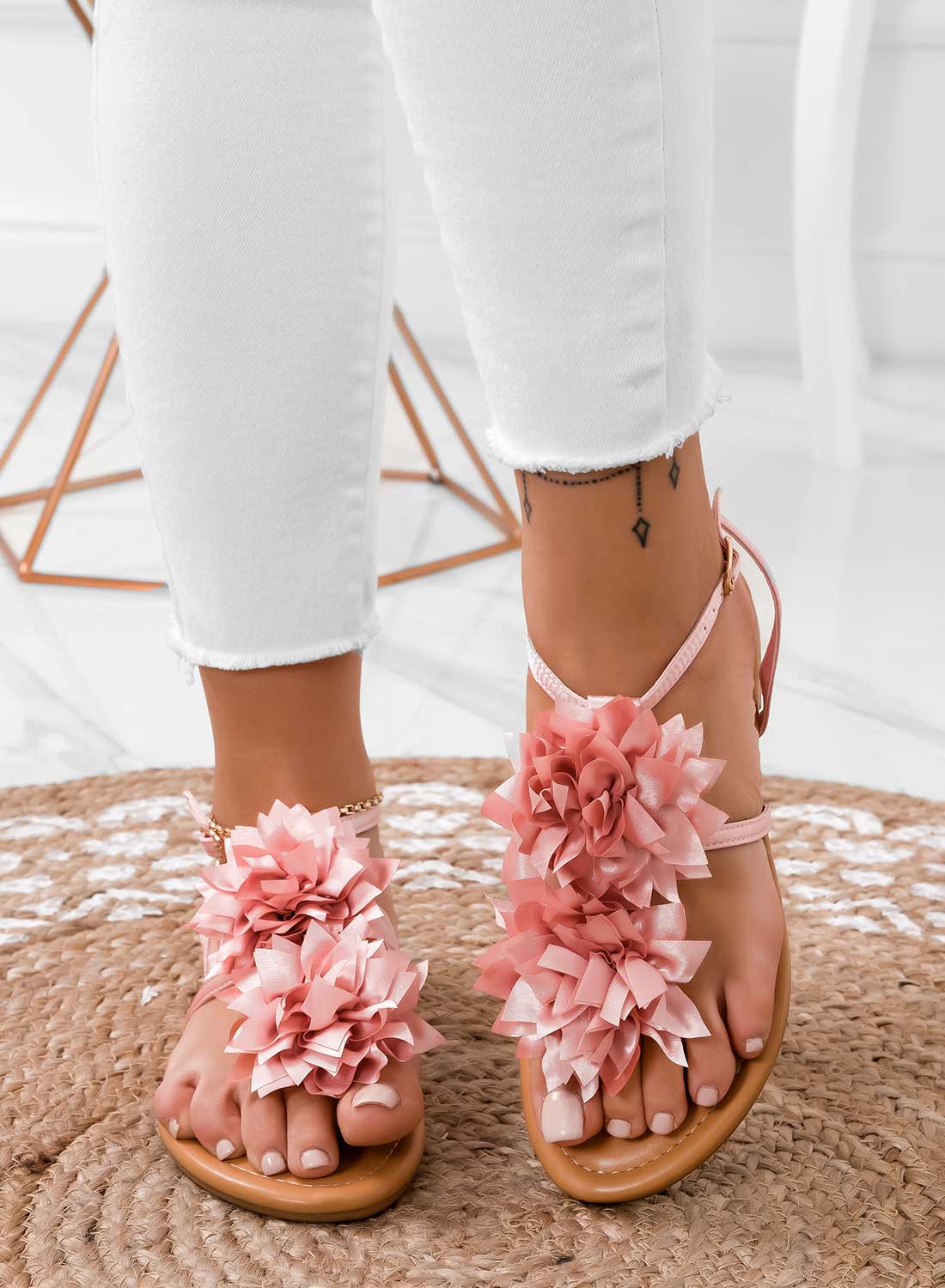 CONNIE - Pink satin thong sandals with applied flower