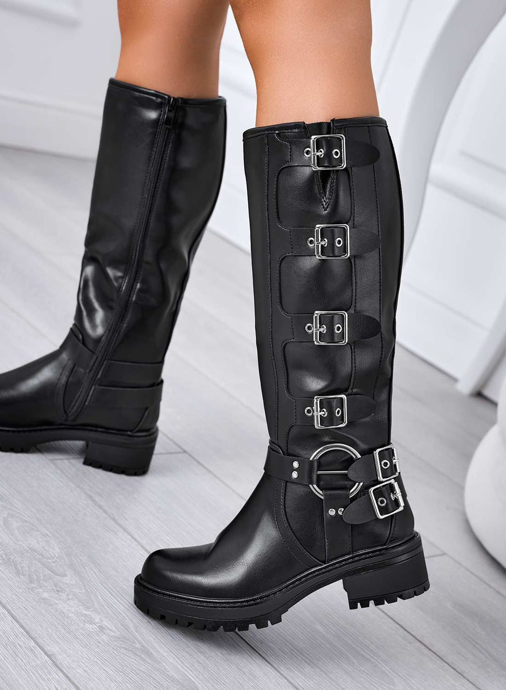 Bottes biker noires avec boucles