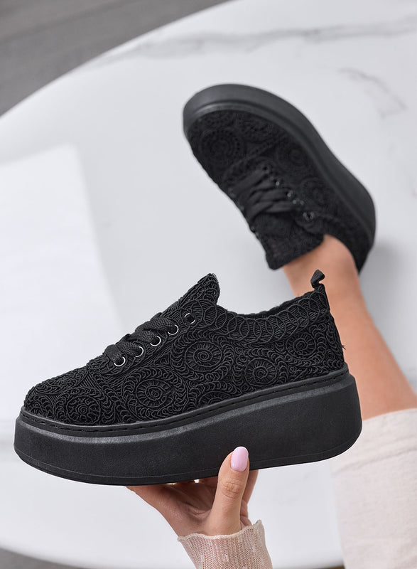 VALERIA - Zapatillas negras de plataforma con encaje y suela alta