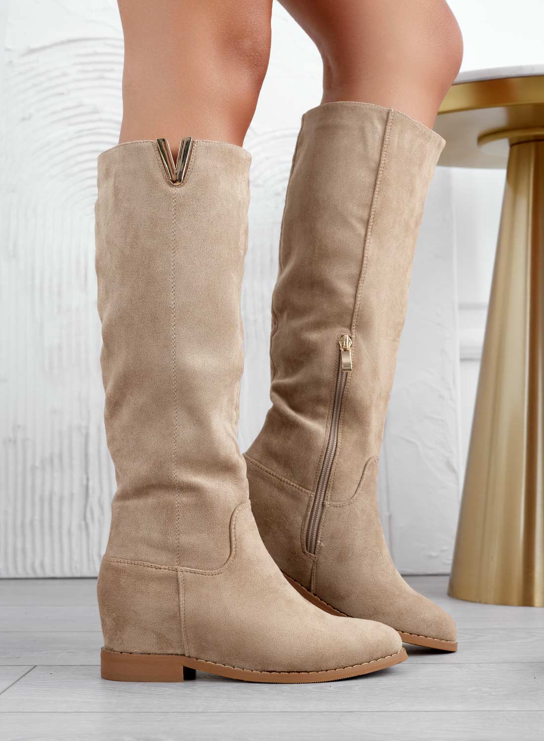 Mud suede boots with internal wedge