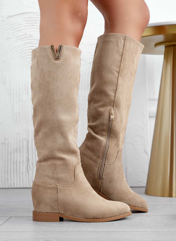 Mud suede boots with internal wedge