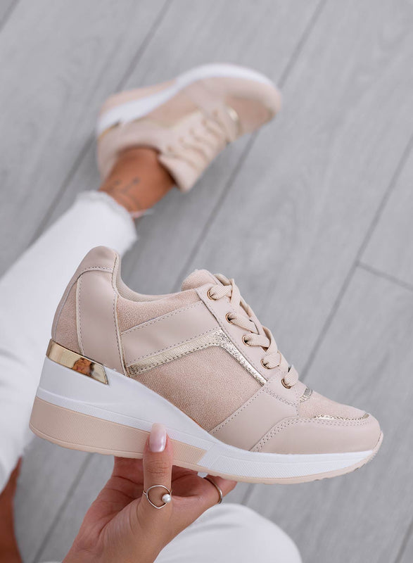 BARAN - Sneakers beige con inserti in tessuto e zeppa