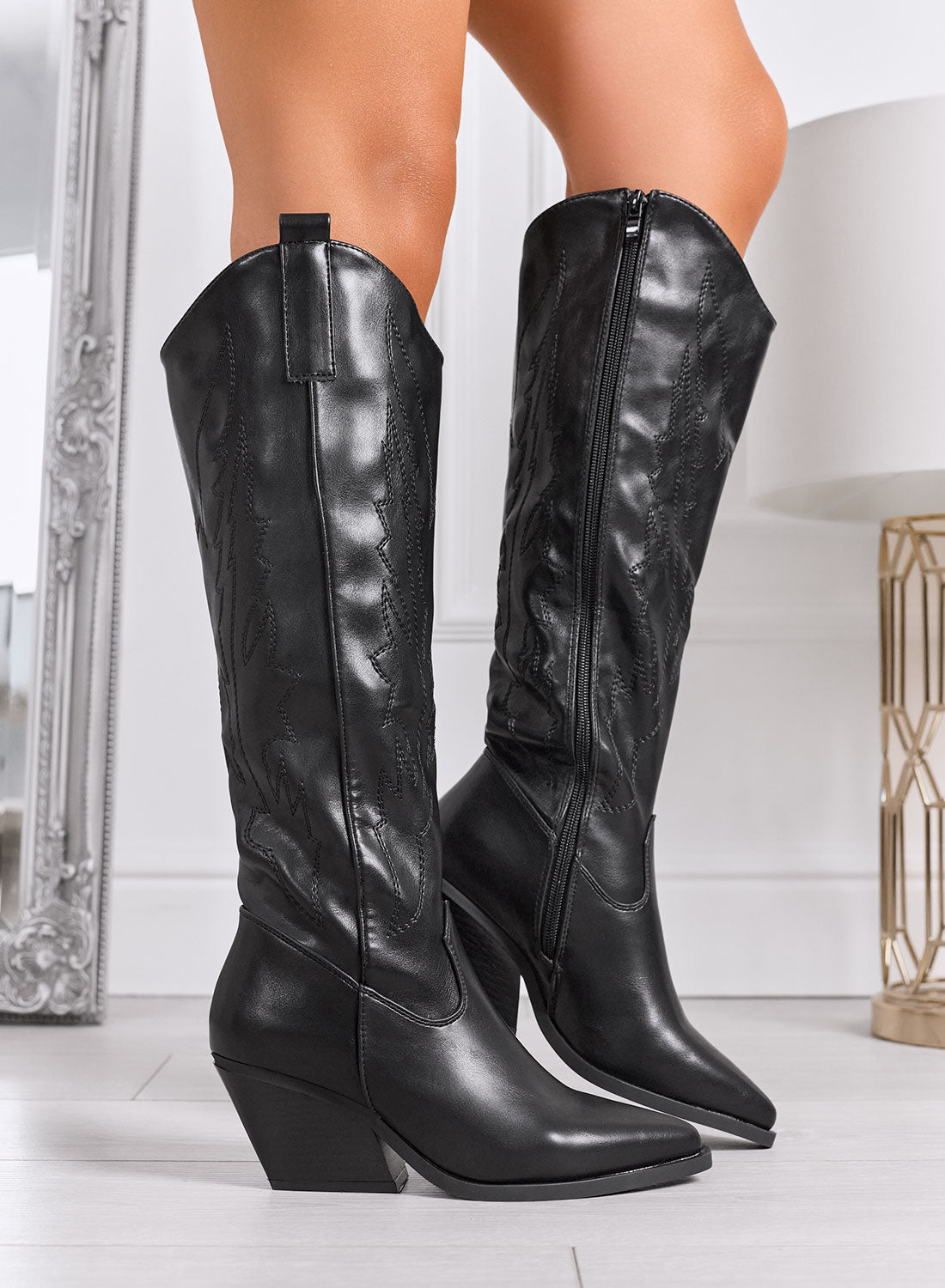 OSAKA - Bottes texanes noires hautes à bout pointu avec broderies et talon large