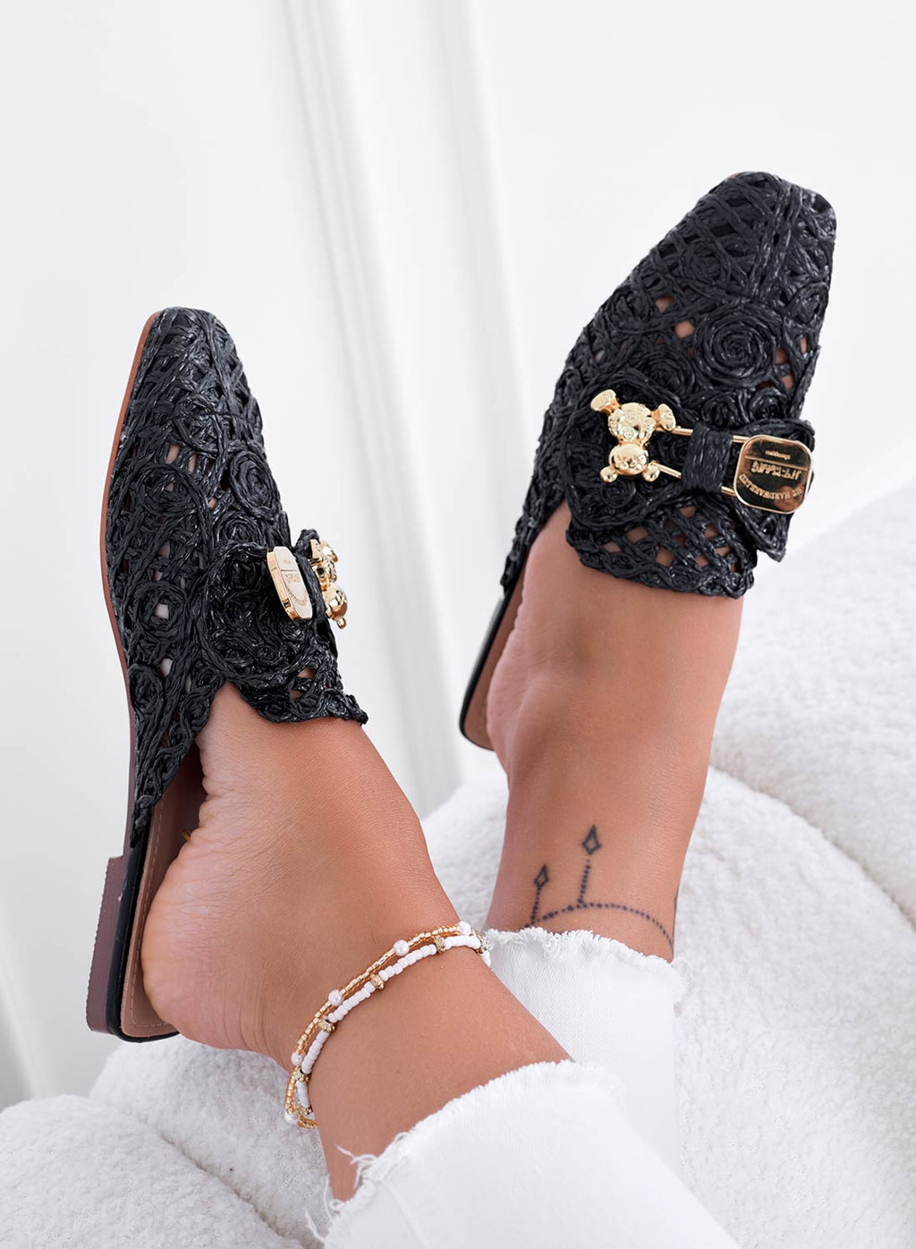 FIESTA - Espadrillas nere sabot ricamate con teddy oro