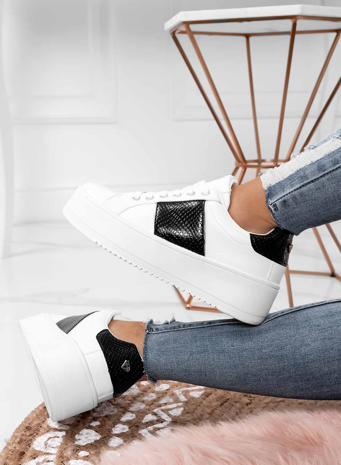 MORENA - Sneakers bianche con inserti neri effetto pitonato