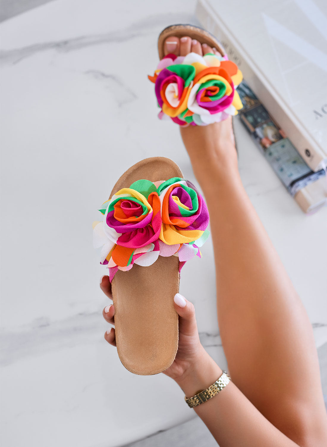 SUMMER - Sandali multicolor a ciabatta con fiori applicati